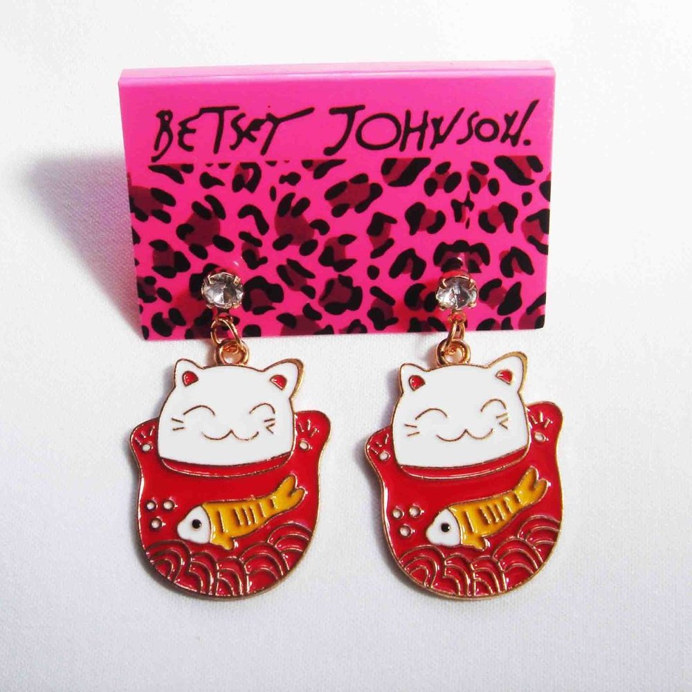 MANEKI NEKO LUCKY CAT WITH FISH EARRINGS